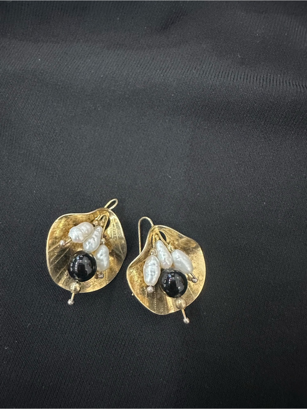 GOLD 💛 Leaf Design Pearl & Black Bead Drop Earrings
